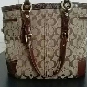 **Sale**Authentic Signature Coach Handbag