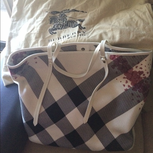 "New RARE" Extra large Authentic Burberry handbag