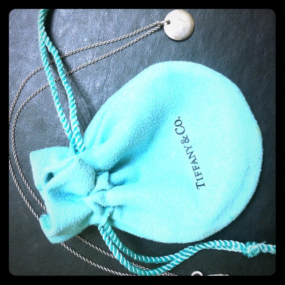 💚💙Tiffany & Co. 925 Alphabet neclace💙💚 - Picture 1 of 4