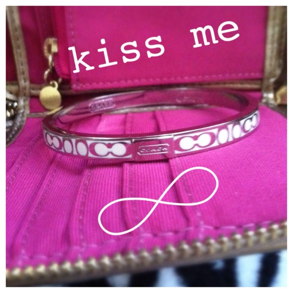 Coach Jewelry - ⚡️FLASH SALE⚡️COACH BANGLE 😍