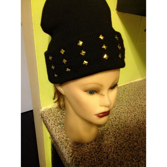 💓 REQUEST ORDER: Diamond Studded Beanie 💓 - Picture 2 of 3