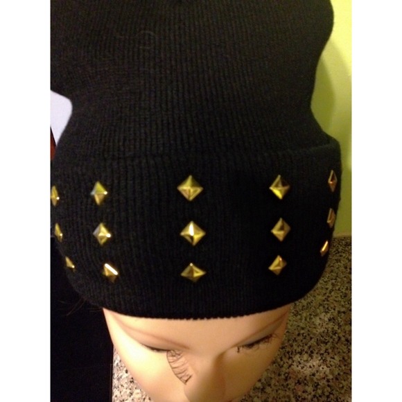 💓 REQUEST ORDER: Diamond Studded Beanie 💓 - Picture 3 of 3