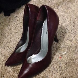Burgandy high heel shoes