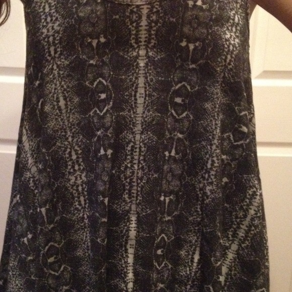 Black patterned top - Picture 2 of 3