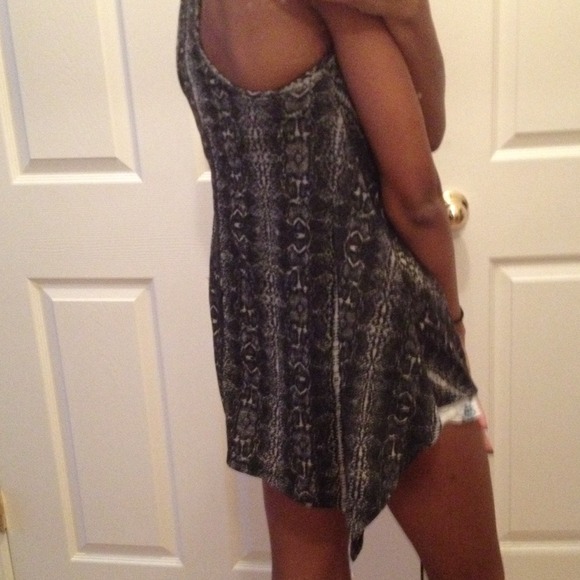 Black patterned top - Picture 3 of 3