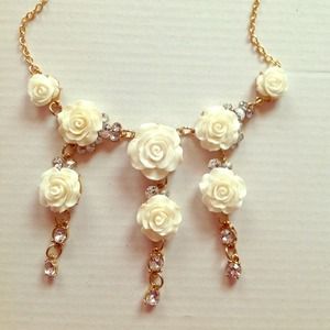 Gold necklace with White Roses