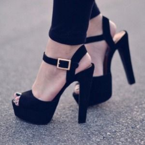 Dystance ( Dynemite ) black velvet platform heels