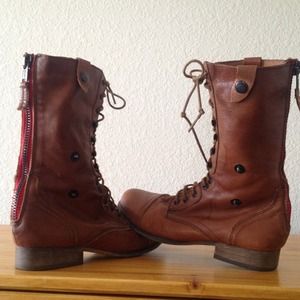 Sold!Steve Madden Troopa Zip Boots