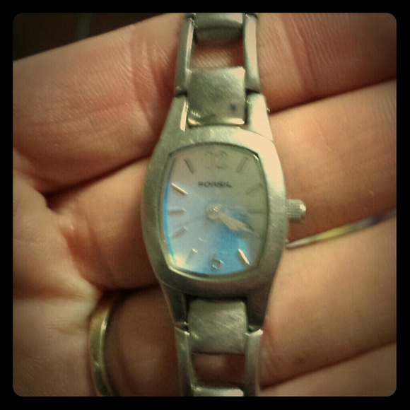 Women's Fossil Watch - Picture 1 of 2