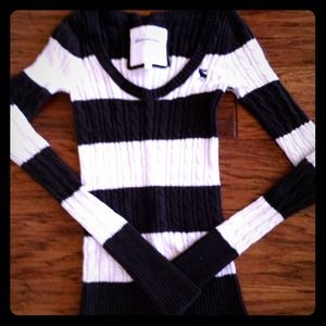❗️SOLD❗️A&F Brown/White Sweater