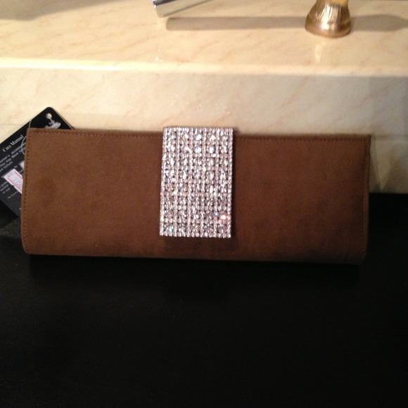 A perfect party clutch