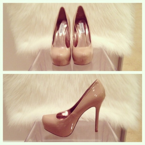 Steve Madden Nala Platform Pump