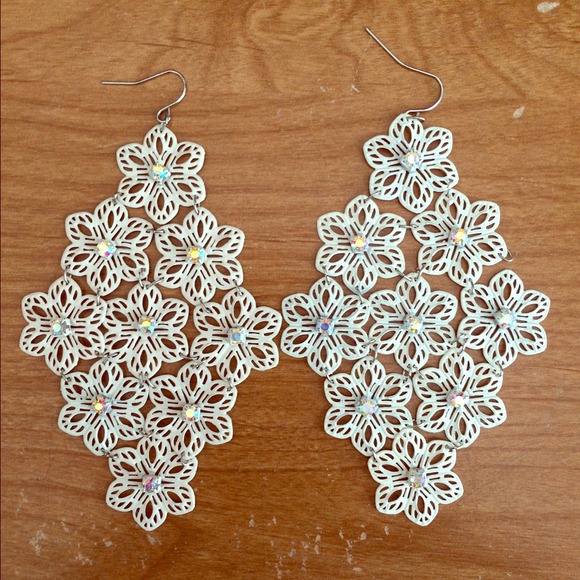 🔴FREE Chandelier earrings