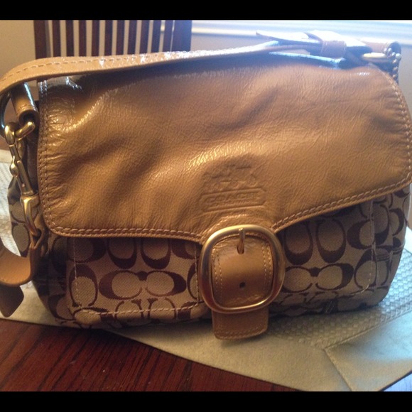 ⛔️REDUCED⛔️Coach handbag 💜 super cute 💜 - Picture 1 of 4