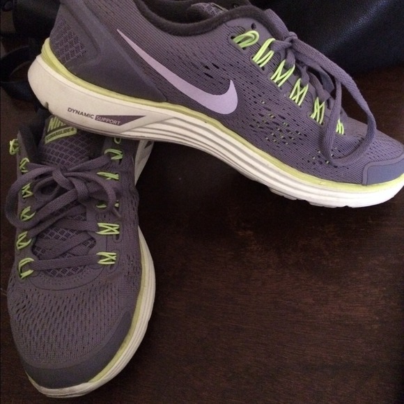 Sale‼️Nike Shoes 7.5 (no insole) great condition