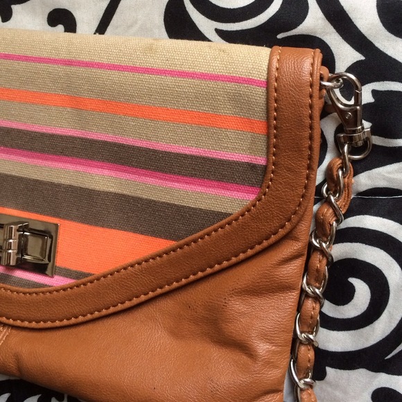 🚫sold in bundle🚫Tan cross body 🎀 - Picture 2 of 4