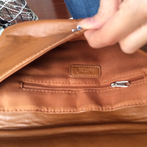 🚫sold in bundle🚫Tan cross body 🎀 - Picture 3 of 4