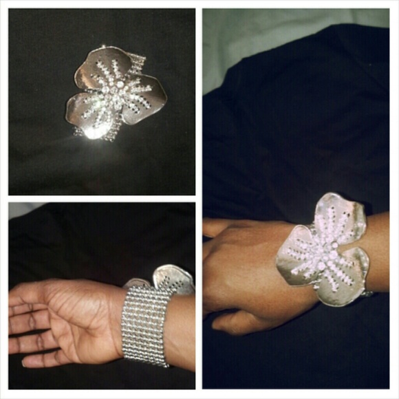 !!!! SOLD!!!!!Flower bracelet