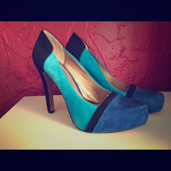 BCBG Pumps