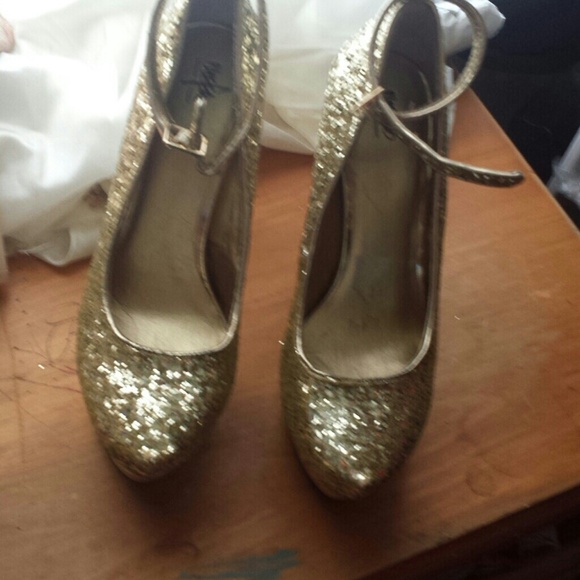 Gold glitter heels