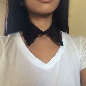 Black sequined detachable collar