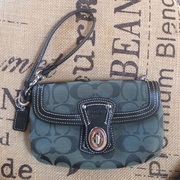 Coach Wristlet 👛