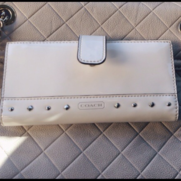 Coach wallet (hold for macwink)❌