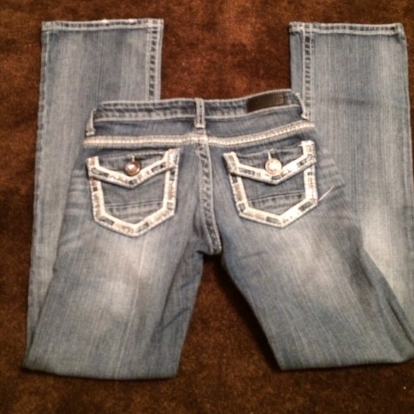 Day trip pants from buckle :)