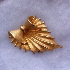 Vintage Cora broach
