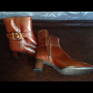 Boots!! Like New!!!! Gorgeous, brown boots!!!