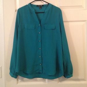 Long sleeve green blouse
