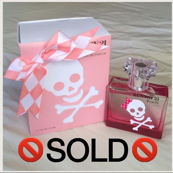 🚫SOLD🚫 Runway 21 perfume by Rue 21 used 3x