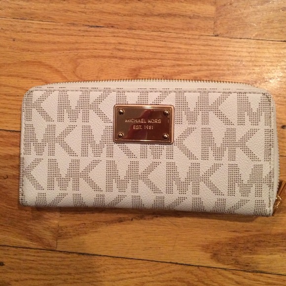 Authentic Michael Kors vanilla MK wallet