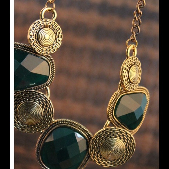 NWT Green & Bronze Necklace. - Picture 2 of 2