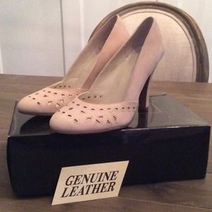 Suede leather cream heel