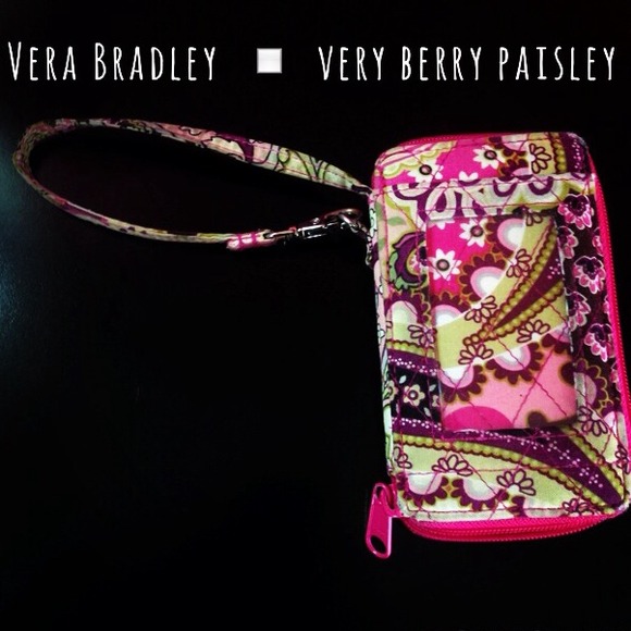 Vera Bradley Clutches & Wallets - ▵▿ Very Berry Paisley Wristlet 🌺 ▵▿