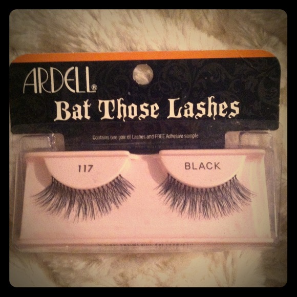 🎉🎁FREE W/ANY PURCHASE🎁🎉 Black False Eyelashes