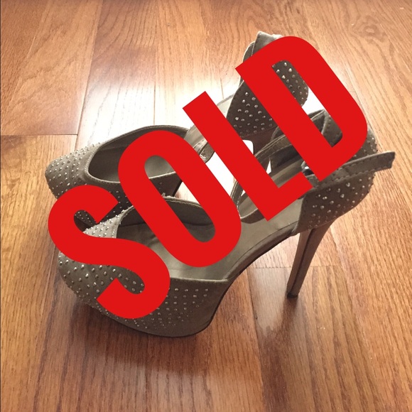 🔴FINAL SALE🔴 Platform Heel Taupe NWT Rhinestones - Picture 1 of 4