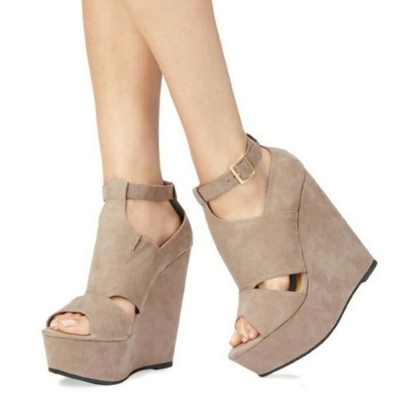 🔴FINAL SALE🔴 JustFab faux suede platform wedge