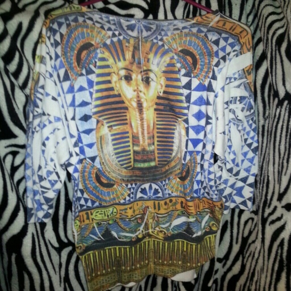 EGYPTIAN GRAPHIC TOP