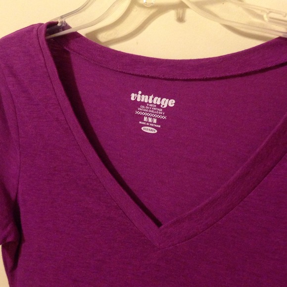 💎Old Navy Basic V-Neck Tee💎 - Picture 2 of 3