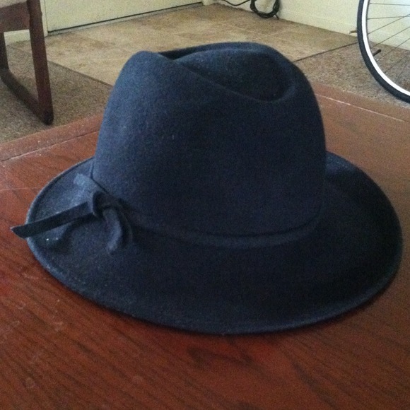 Vintage black felt fedora hat