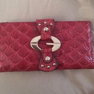 Guess wallet!
