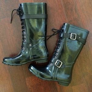 ✨REDUCED✨Black BCBGMaxAzria Lace Up Rain Boots