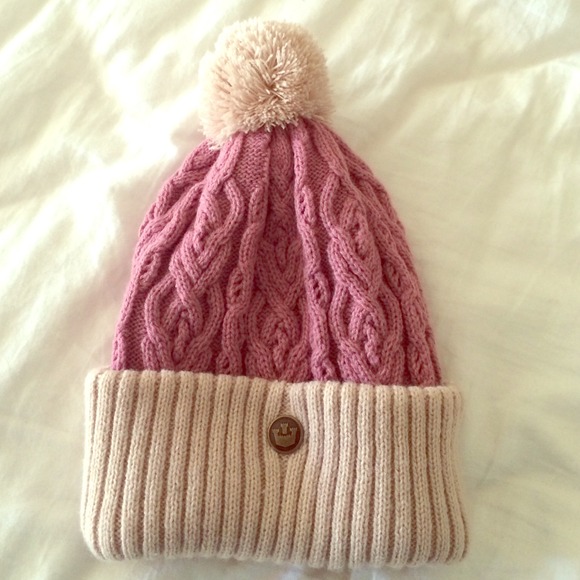 💥Reduced💥Pom Pom SUPRA beanie
