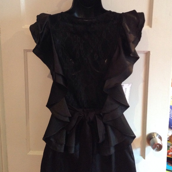 Beautiful LBD cocktail dress - Picture 3 of 3