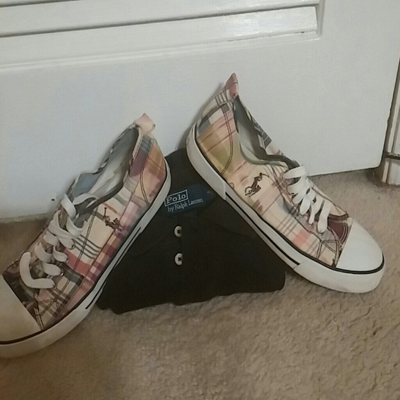 Ladies tennis shoes