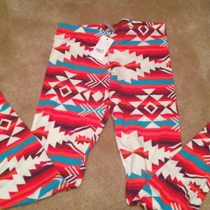 Super cute Aztec leggings!