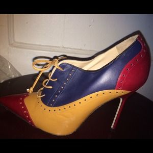 Manolo Blahnik never been worn! Limited edition!!!