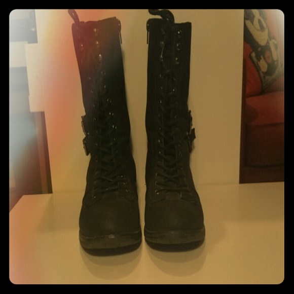 cathy jean combat boot in black.